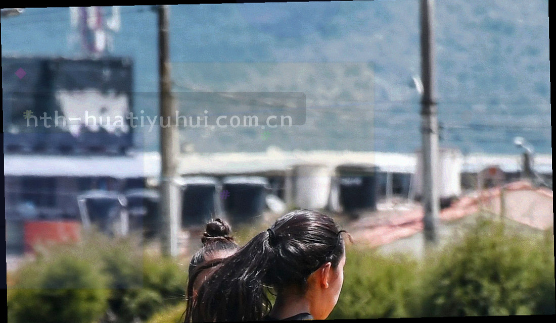 两列对齐的字段框示意，坐标线横向贯穿，表达同页核验关系